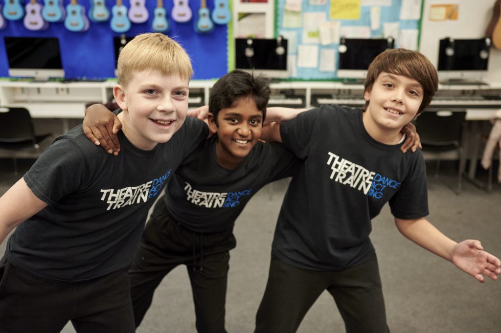 Hitchin Blog and Events 23 21.11.27 THEATRE TRAIN 156 low res selects