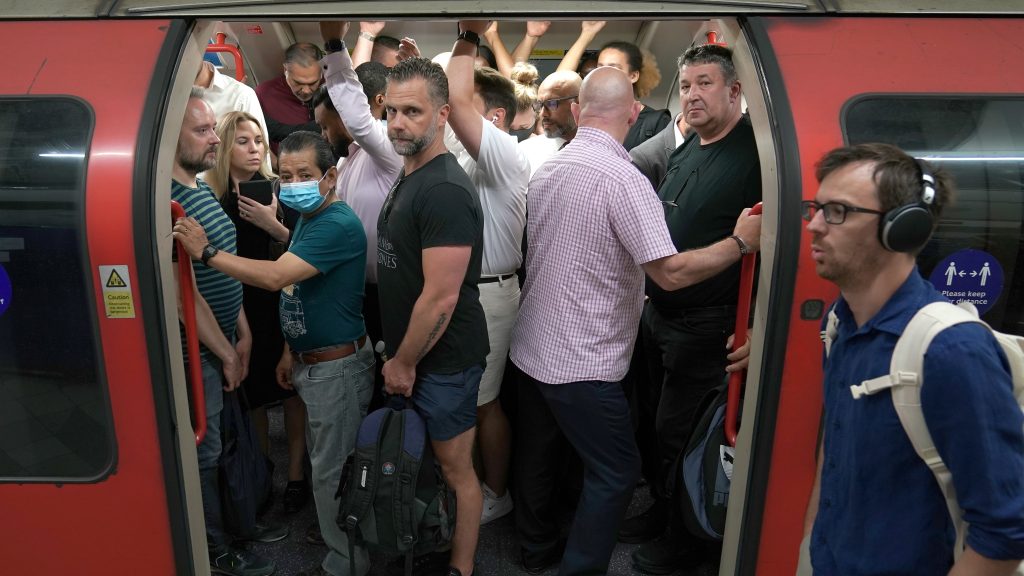 Theatretrain - Dancing Acting and Singing Classes 9 People in Public